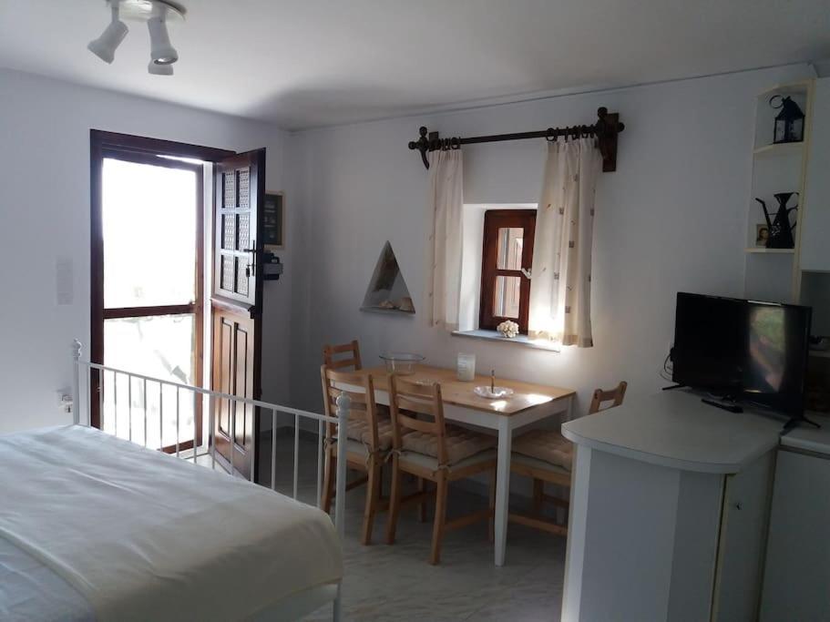 Grandpa Simos' Traditional Guest House Agios Romanos Exterior photo